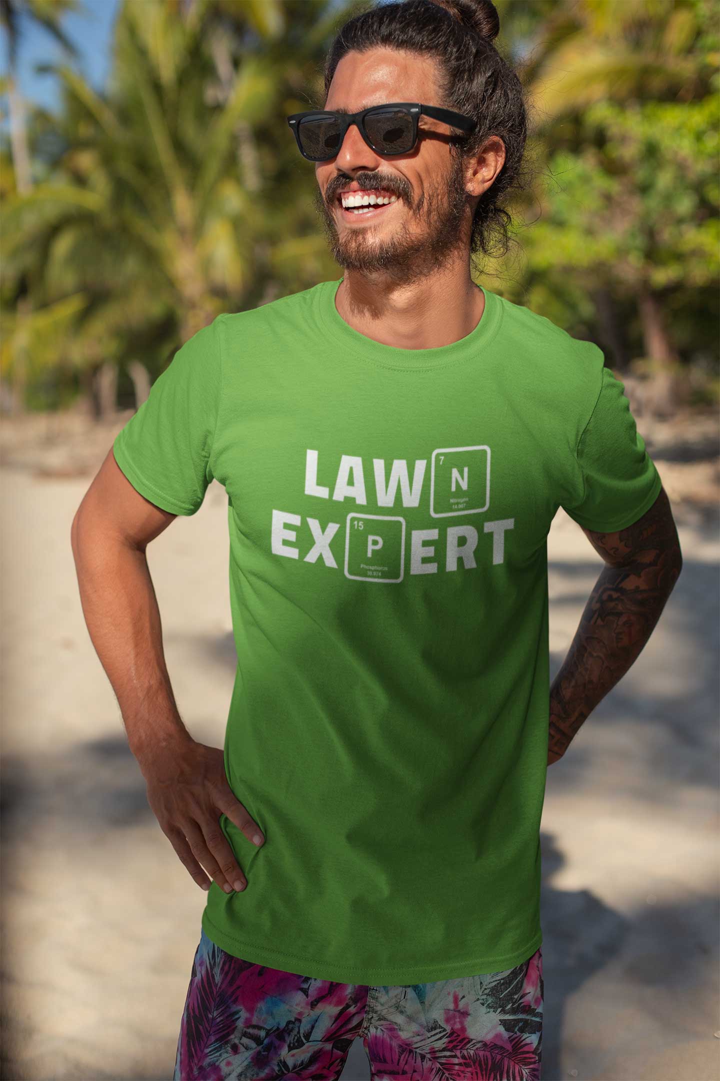 Are you a lawn expert in all things lawn chemistry? Show your pride of yard mastery with our Landscaper Apparel Lawn Expert T-Shirt